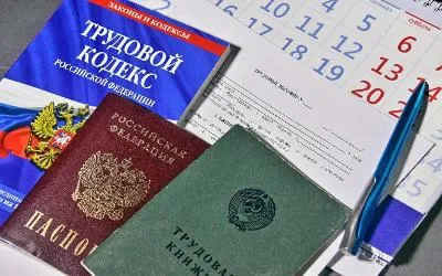 Обязан ли работодатель предоставить отпуск вне графика сотруднику, чья жена вышла в декрет